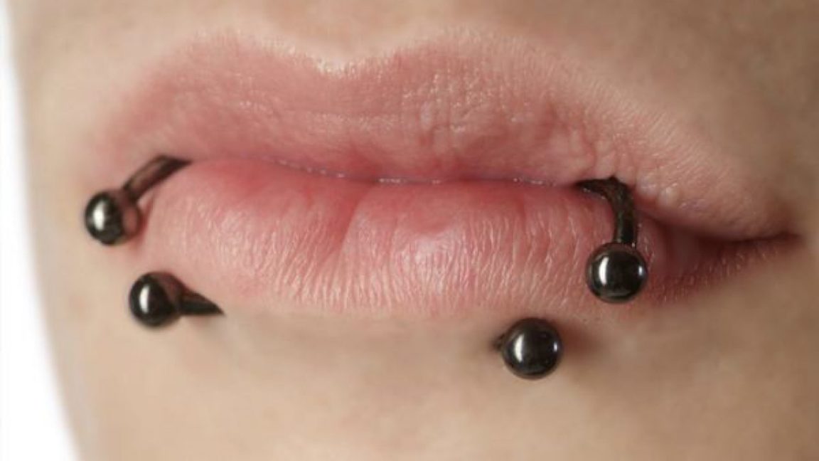 Piercing del labio inferior