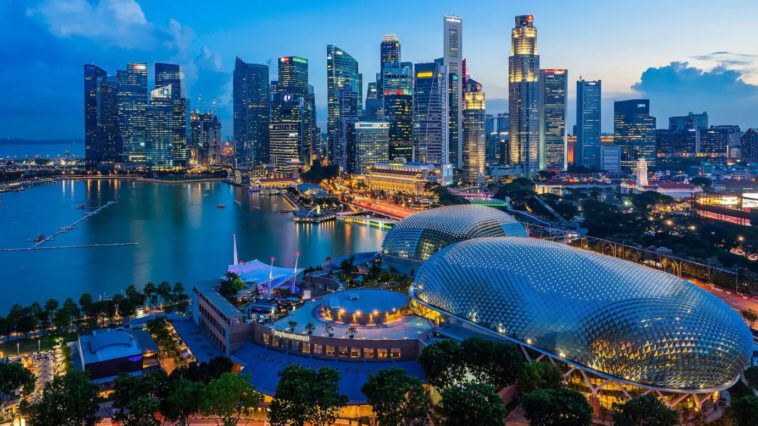 how many tourist attractions are there in singapore