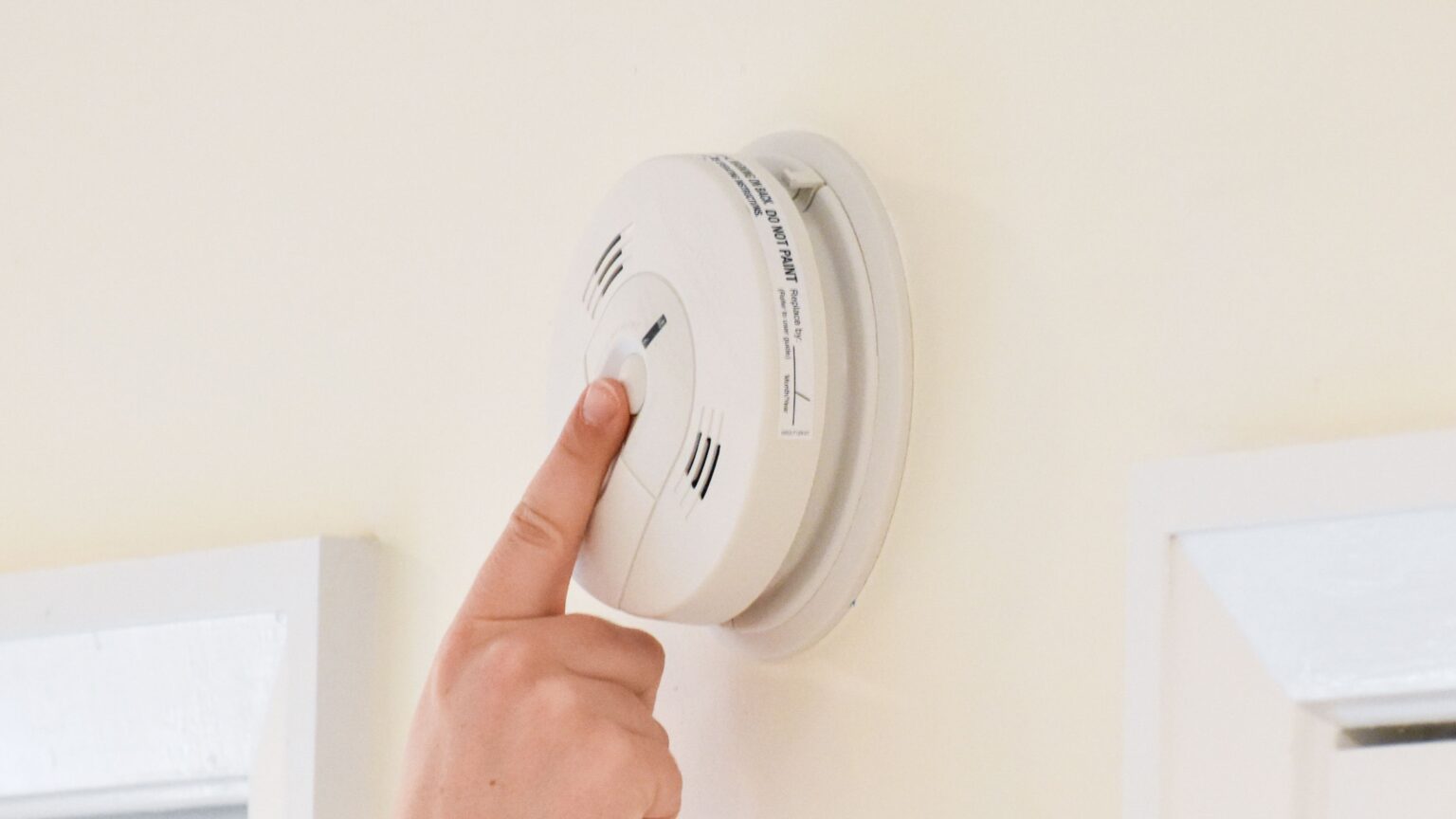4 Ways To Maintain Your Smoke and Carbon Monoxide Alarms 2024 Guide